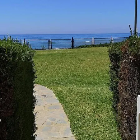 Modern With Pool On The Beachfront In By Sharingco アパート マルベーリャ