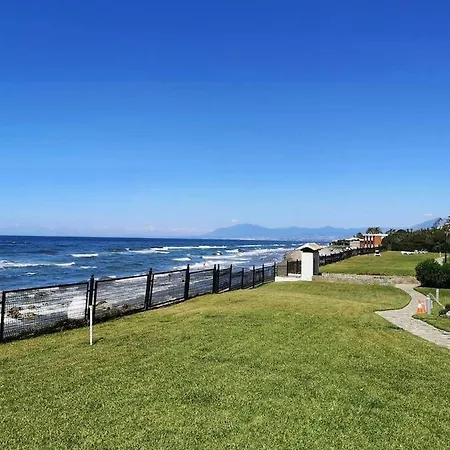 Modern With Pool On The Beachfront In By Sharingco アパート マルベーリャ